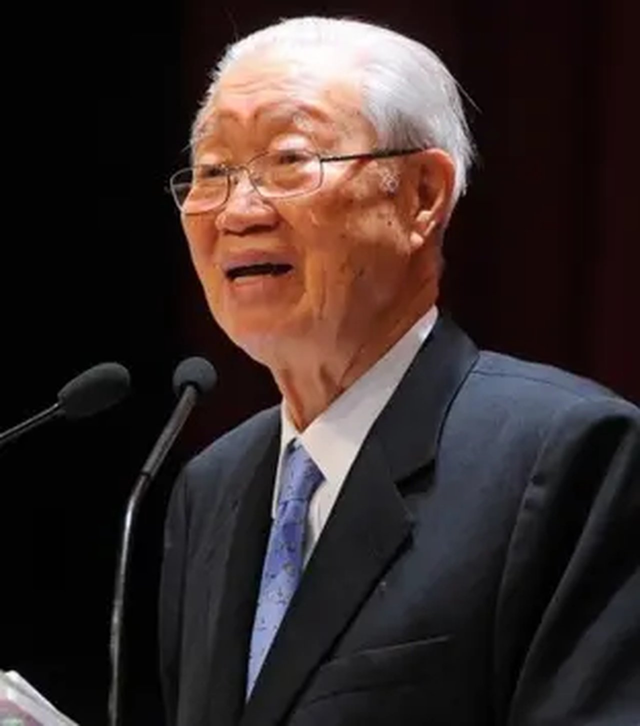 周聯華牧師講台服事照